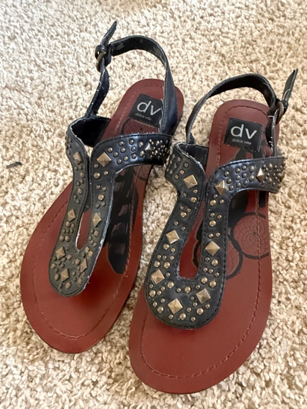 DV by Dolce Vita Black Studded T-Strap Sandals with Brown Footbed Sz 7.5